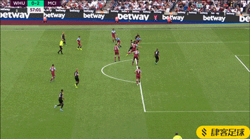 TA：萨拉赫和马内的关系很微妙，他们曾“争抢”过理疗师