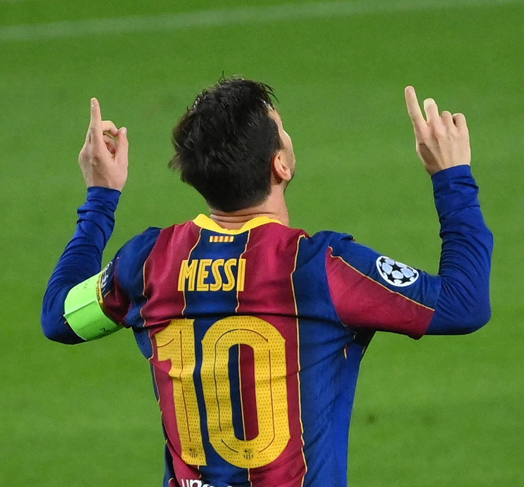 詹姆斯透露出生详细时间东契奇调侃：我41岁可能要一瘸一拐走路